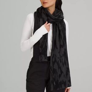NWOT Lululemon✨ Oversized Camo Jacquard Scarf